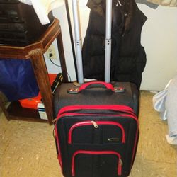 22". 2 Wheeled Luggage Pickup Only Cash 