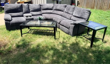 Se vende juego de sala reclinable con mesas de vidrio de 2 piezas usada en buenas condiciones por $450