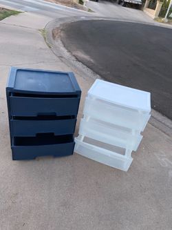 2 Cajoneras de plastico/ 2 Plastic Drawers (2/15) (good condition/ buena condition) (details in photos/ Detalles en fotos)