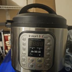 Instant Pot IP-DUO electric pressure cooker