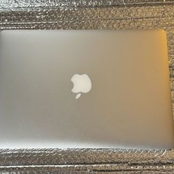 Apple Macbook Pro (Retina 13-inch, Early 2015, 2.9 GHz Intel Core i5, 16GB Ram)
