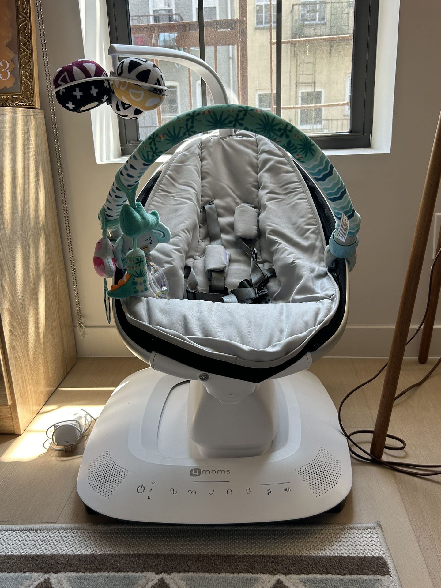 4moms MamaRoo Multi-Motion Baby Swing, Bluetooth Enabled with 5 Unique Motions, Grey 