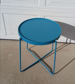 New round aqua colored patio table, detachable folding legs for easy storing