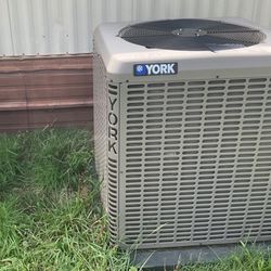 Pre Owned 2.5 Ton York Condenser With Handler