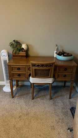 Vanity desk vintage