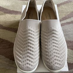 Sonoma Catahoula Women's Taupe Slip-On Shoes - Size 8.5