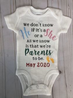 Pregnancy announcement onesies