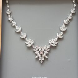 Graduated Leaves Cluster CZ Necklace. 