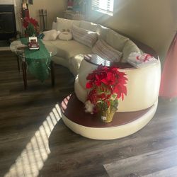 Sala De Piel Muy Moderna Es Usada Pero Está En Buena Condiciones 