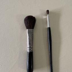 2 Makeup Brushes