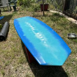 5’7 TOMO Surfboard  is