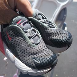 Nike 270 