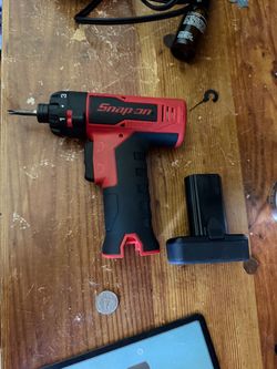 Snap on 14.4 v microlithium 1/4 hex brushless screwdriver