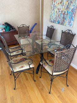Dinette Table And 6 Chairs 