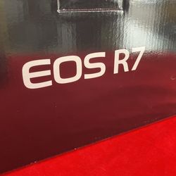 Canon EOS R7 Mirrorless Camera