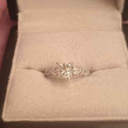 14 Karat White Gold & Diamond Ring