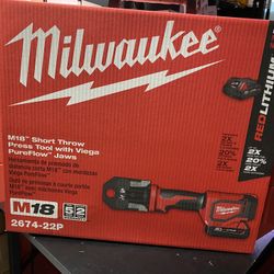 Milwaukee M18 18V Lithium-Ion Cordless Short Throw PEX Press Tool Kit w/ (3) Viega PureFlow Jaws,(2) 2.0Ah Batteries & Charger