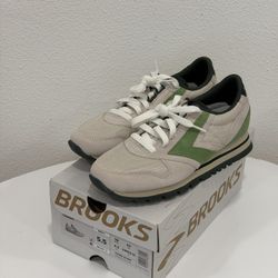 Brooks Chariot, Moonbeam/Green/Forest, Men’s 5.5/Women’s 7 