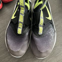 Nikes Size 5 Youth 