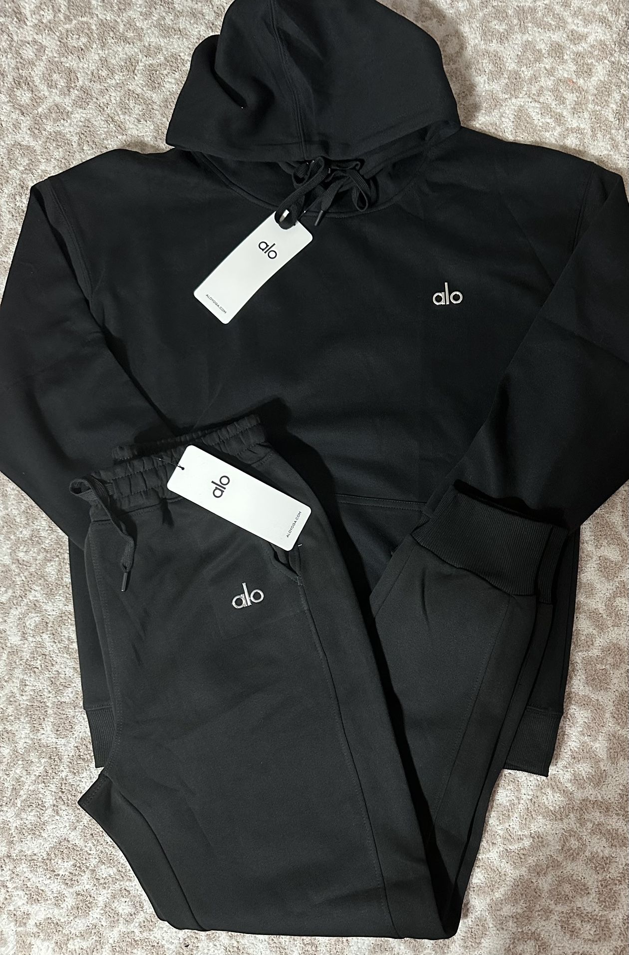 Alo Black Men’s Hoodie Sweater and Sweatpants Set $135 **READ DESCRIPTION**
