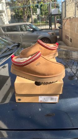 Brand new UGGs size 2 youth