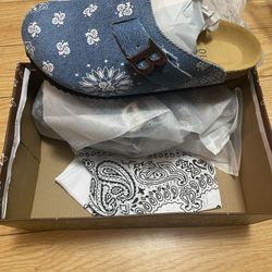 BRAVEST “DENIM PAISLEY” CLOGS SIZE 10