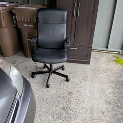 Desk Chair - No Issues, Don't Need Anymore 