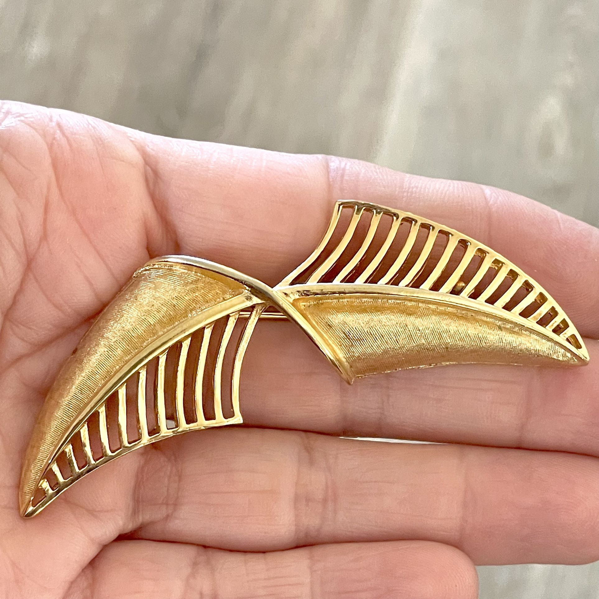 Vintage Gold Tone Brooch