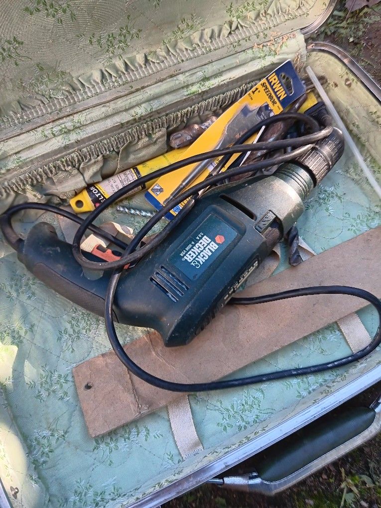 Black AND Decker DRILL