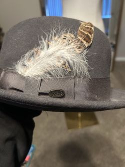 Original Bailey by Hollywood hat grey fedora with feather detail #fedora #glamour