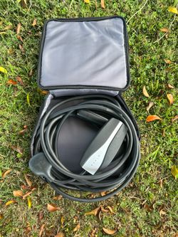 Tesla plug in charger 250v