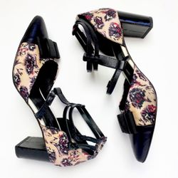 Anthropologie Peter Som x Made in Kind 36 Patent Leather Black Bow Floral shoes Please note scuffs and wear as shown in close-up Price reflects condi
