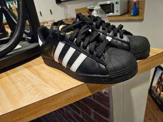 Adidas Superstar size 8