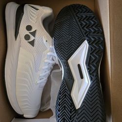 New Yonex Power Cushion Tennis Shoes.  Mens 8