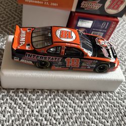 Bobby Labonte #18 Interstate Batteries 2001 Cal Ripken Jr Farewell 1:24 NASCAR Diecast