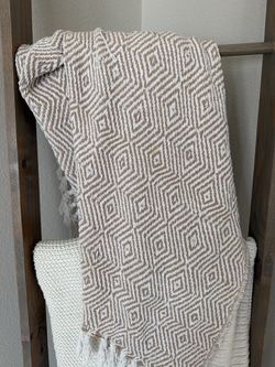 Woven Throw Blanket with Diamond Pattern (3 Available)