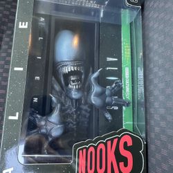 Nooks ALIEN Sculpted Nook By Culture Fly ~ New In Box!