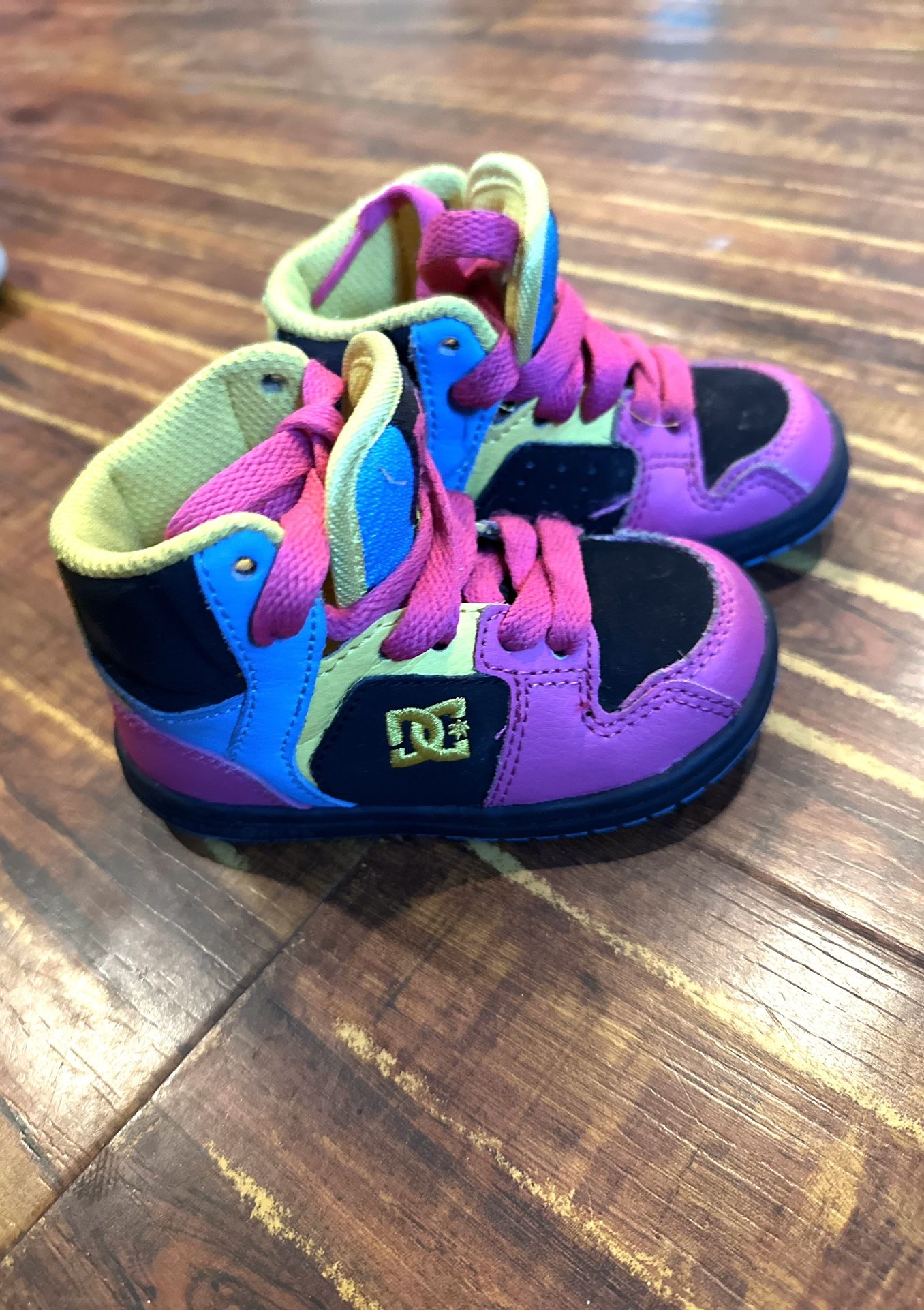 Toddler DC Shoes Size 5