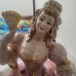 
🌟 Vintage Italian Porcelain Couple Lamps – Matching Pair 🌟
