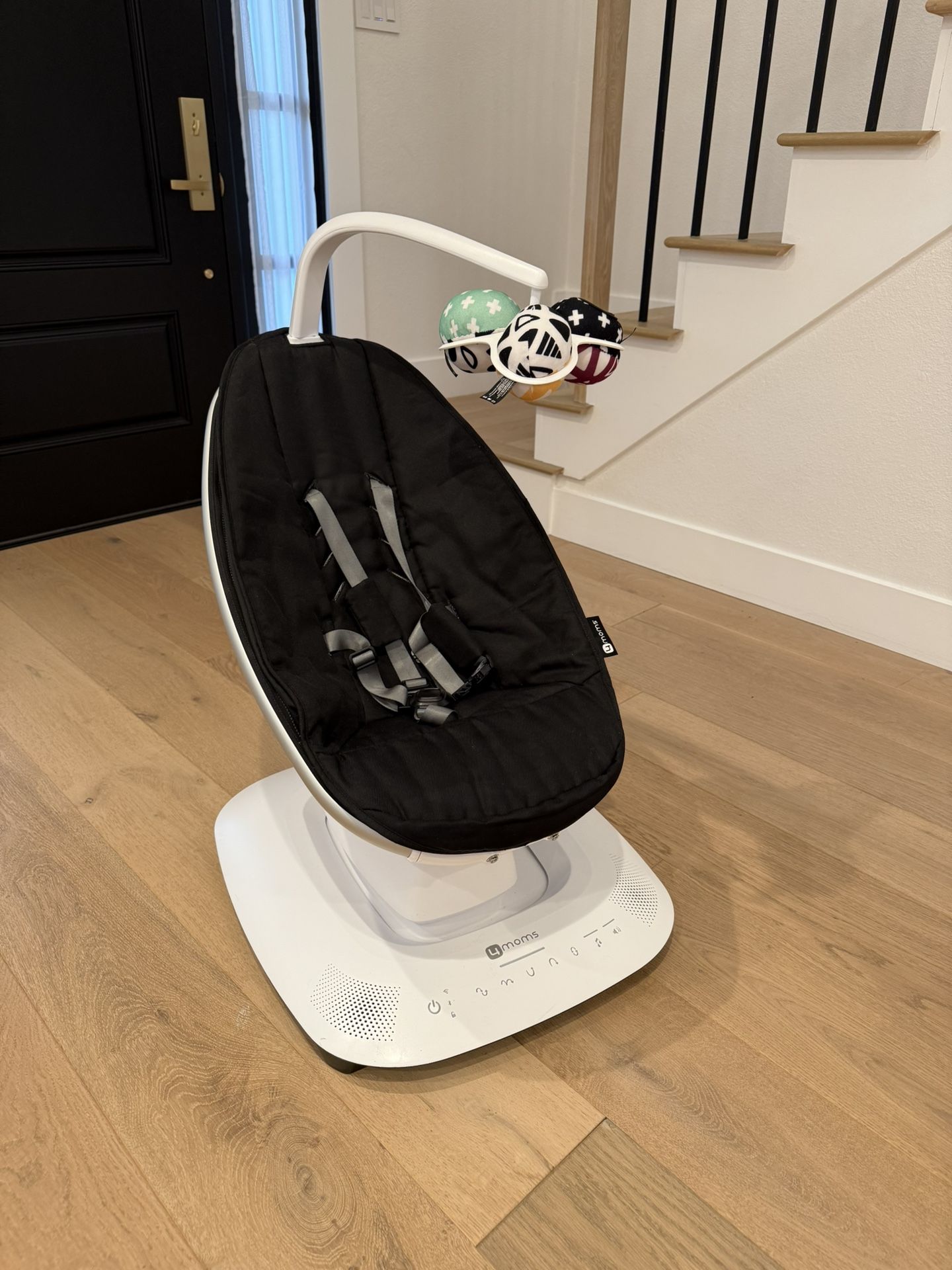 4moms MamaRoo swing 4 motion w/ infant insert