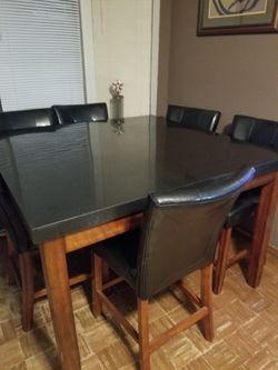 STEVE SILVER DINING TABLE