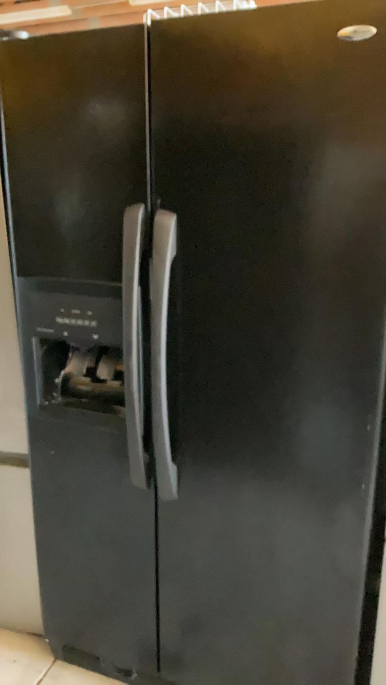 Amana Side-by-Side Black Refrigerator Fridge