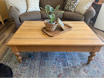 FARMHOUSE Lift Top Spindle Coffee Table