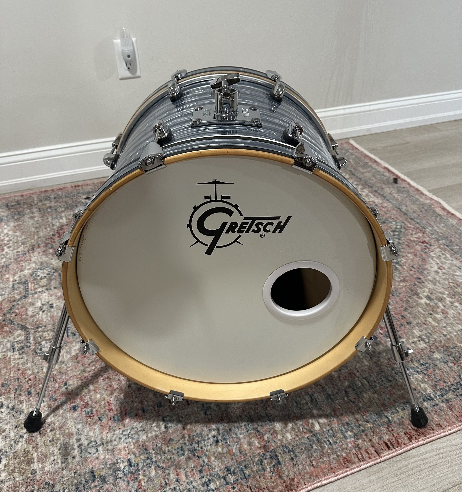 Gretsch Catalina Club Jazz Bass, 18"x14" Sky Blue Pearl. Delivery possible