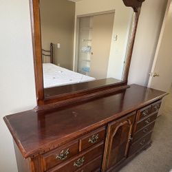 Dresser With Mirror