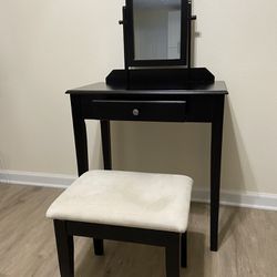 Vanity Desk With Mirror And Stool