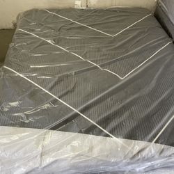 Simmons Beautyrest Black C Class Plush Cal King!!!
