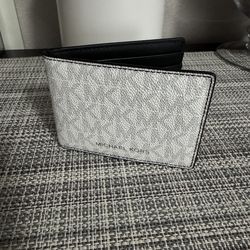 Michael Kors Cooper Billfold Passcase Wallet White MINT AUTHENTIC