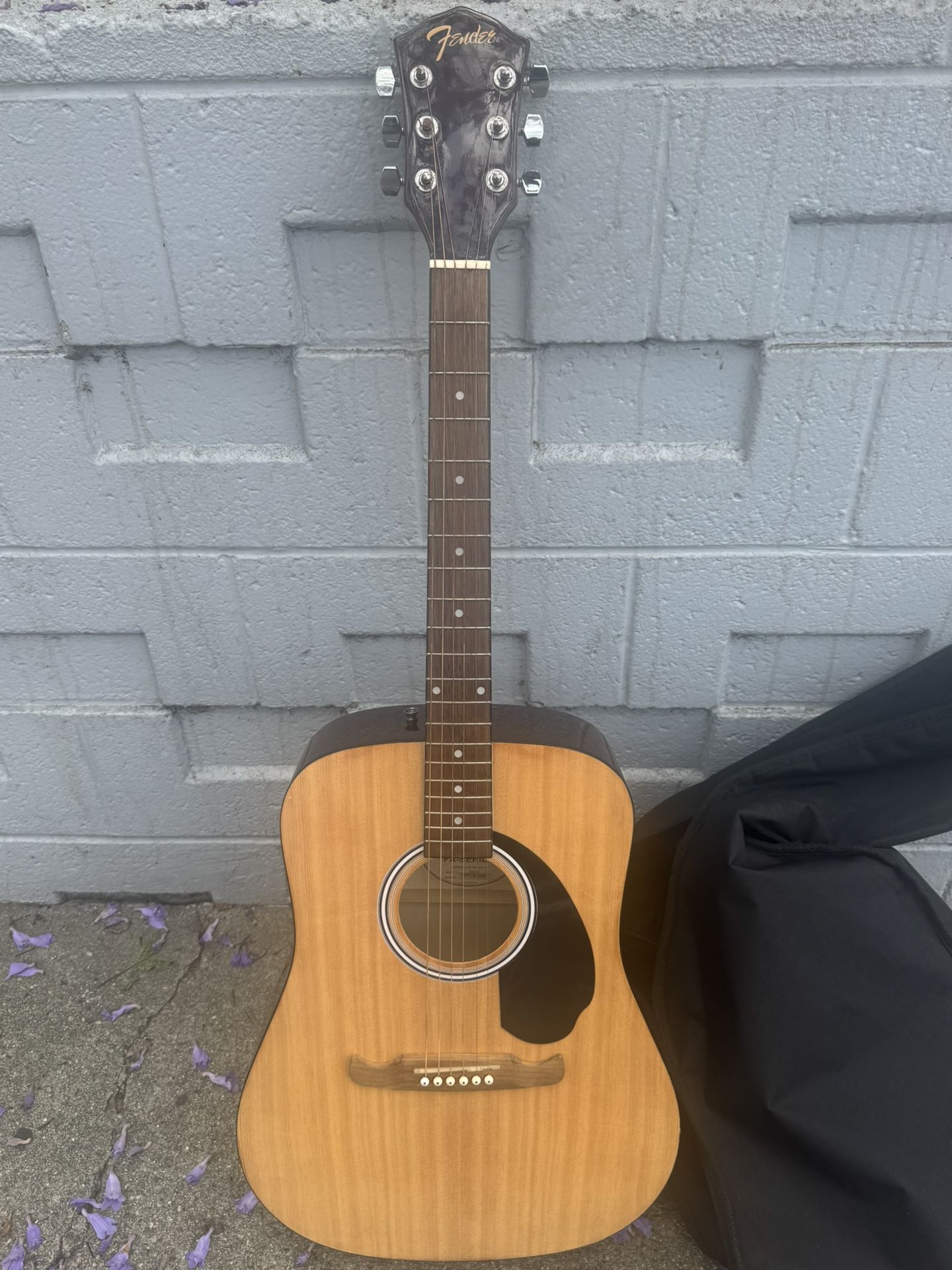 Fender FA125 Dreadnought Guitar with carrying bag