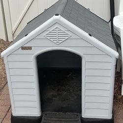 Dog House - *Never Been Used*